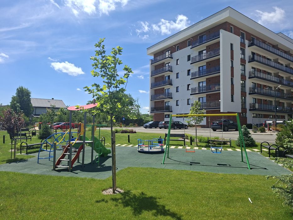Închiriez apartament cu