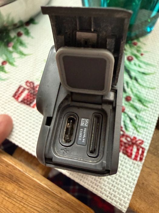 Vând/ schimb cameră GoPro 7 silver, schimb cu laptop