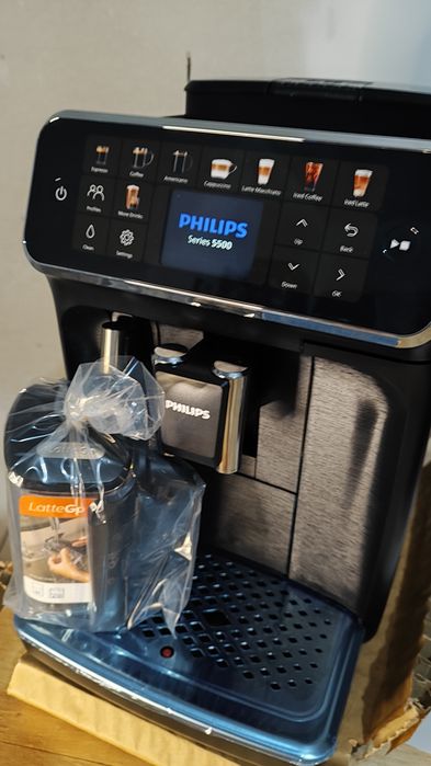 Espressor automat Philips Seria 5500 LatteGo