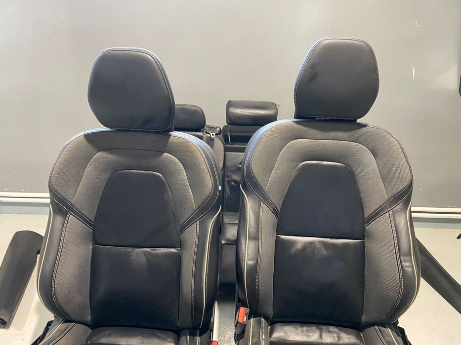 Interior cu incalzire scaune fata VOLVO XC60 R-DESIGN 2023