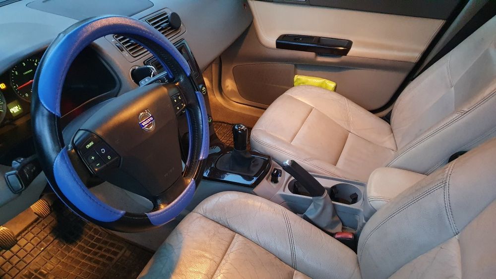 VOLVO V50 R design 2D 136 CP