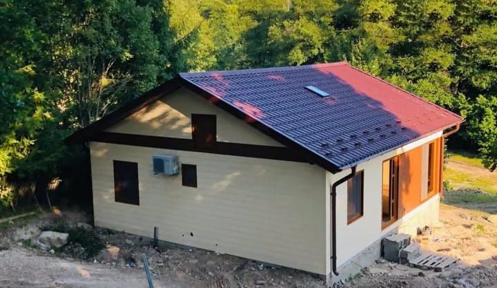 Vand case pe structura metalica din panouri sandwich termoizolante  8 x 6.5m