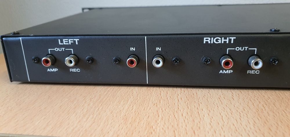 Vând egalizator cu 2x15 corecții pe canal