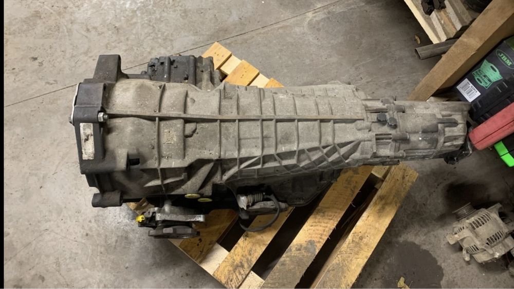 Придава се на части скоростна кутия Ауди А8 с код ECZ