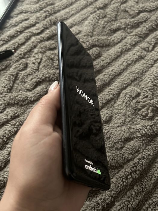 Telefon Honor 90 + cadou protectii camera spate