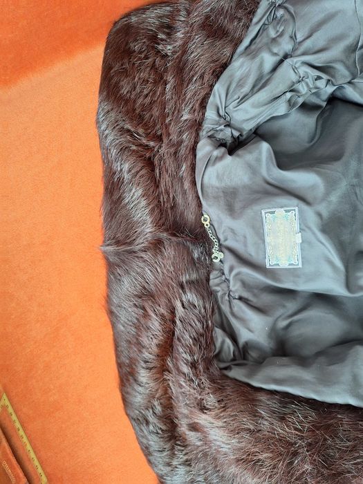 Haina confectionata din blana naturala de nutrie,  trei sferturi