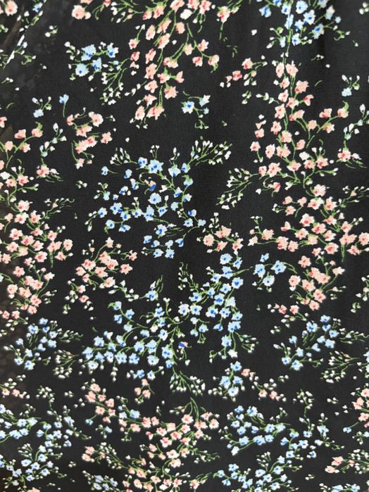 Черна рокля на цветя