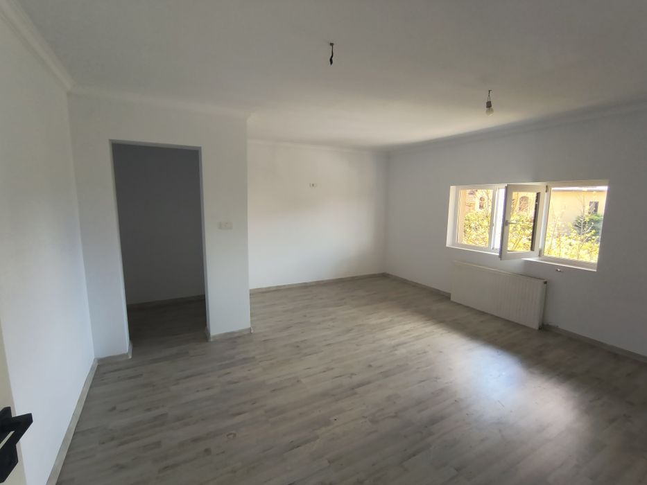 Vând 1/2 duplex in Sag