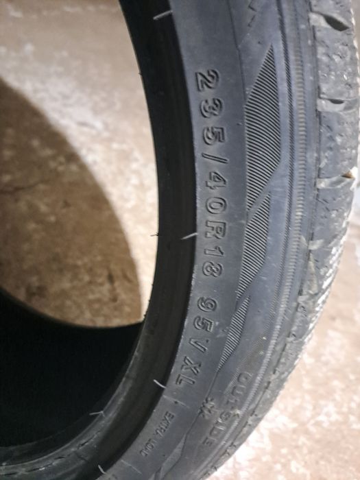 Vând anvelope de iarna M+S 235/40/18