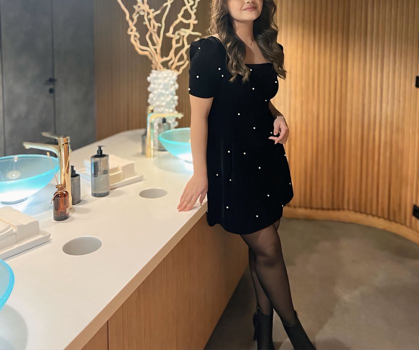 Черное платье с бусинками