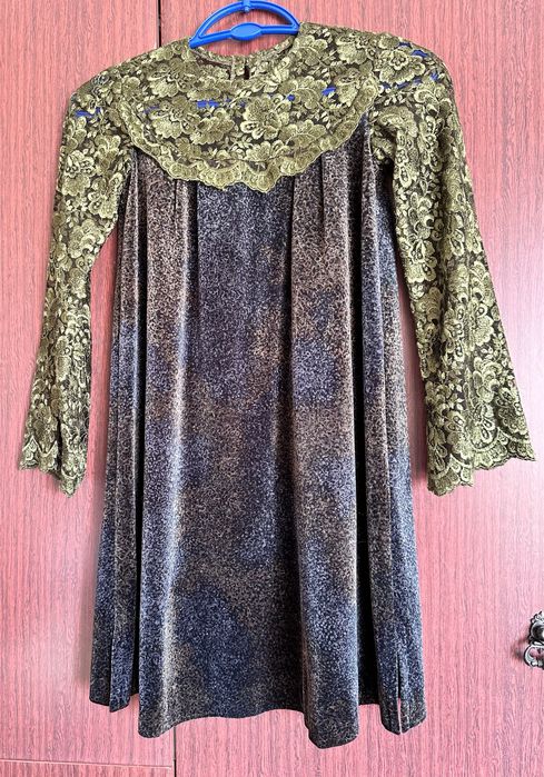 Новое комбинированное платье для девочки