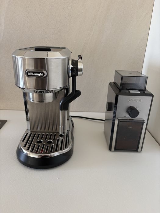 Кофеварка De’Longhi Dedica Maestro Plus EC950.M
