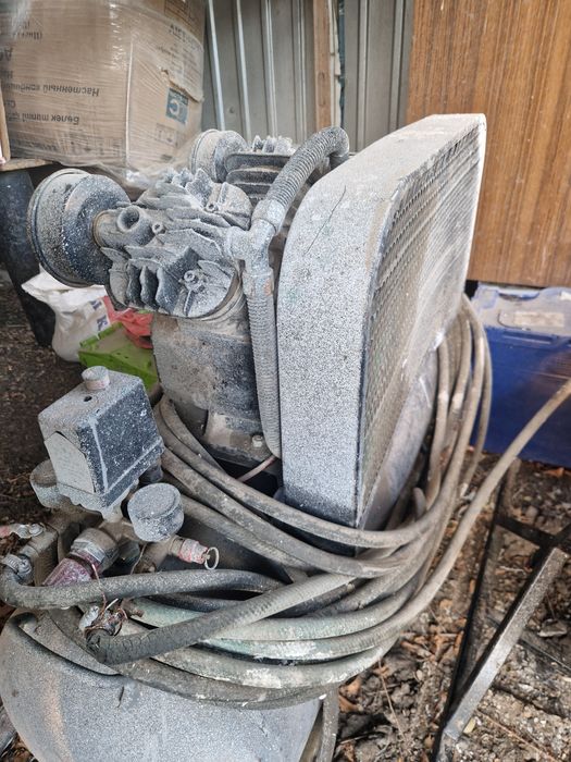 Компрессор трехпоршневый