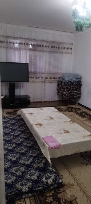 Продаю в 3 ом микрорайоне 2 этаж. 3 х комнатный кв.