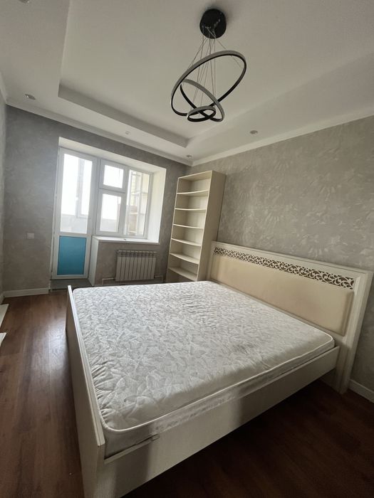 Кровать с матрасом. Размер 180/200 Самовывоз