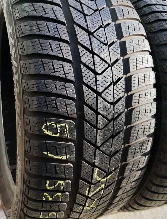 255 35 19/225 40 19 Pireli-set anvelope Runflat fata/spate- ca noi