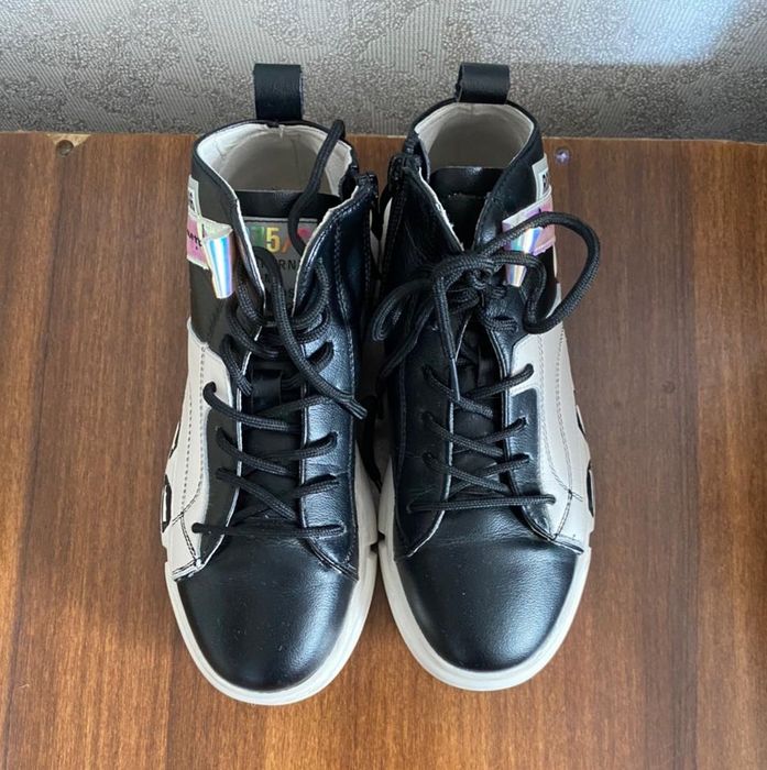 Продам детскую Обувь 36 размер