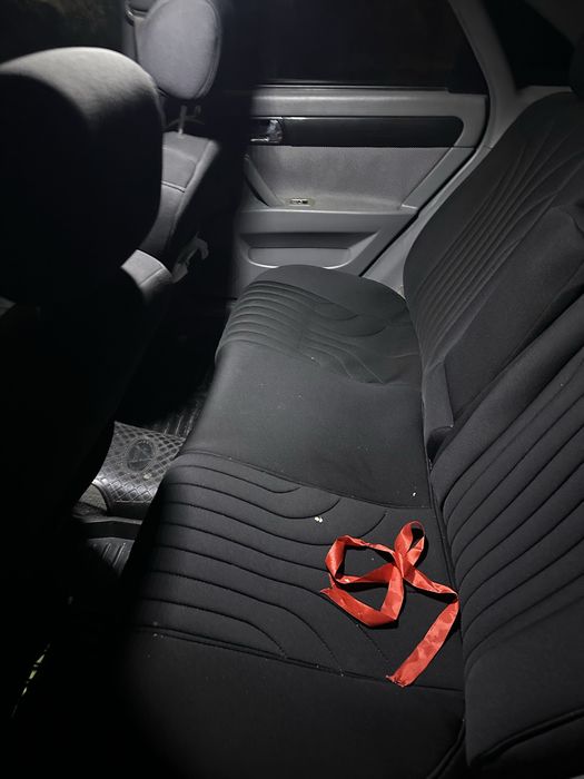 Lacetti 1.8 sotiladi