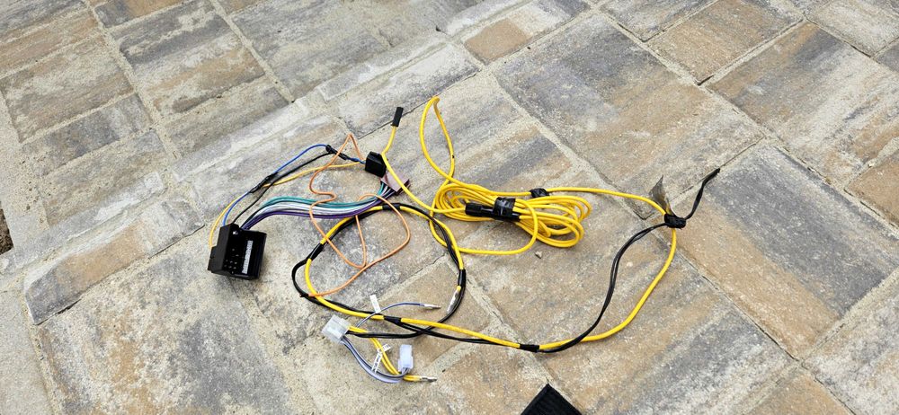 Subwoofer peiying nb3000 + player kenwood kd-t720 bt