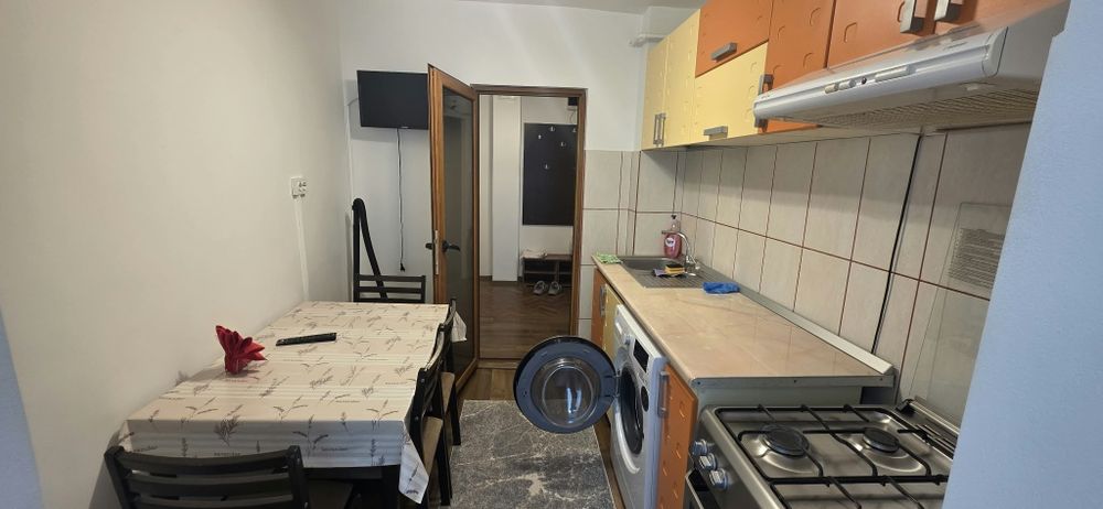 De inchiriat Apartament 3 camere etaj 1 mobilat si utilat