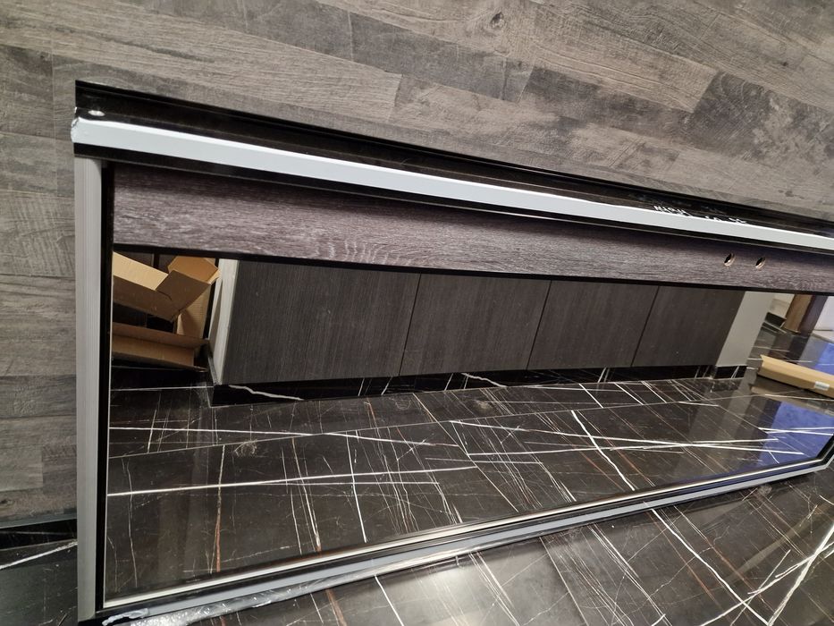 Алуминиева Врата М5 А 69/194 цвят Сив ясен.Бял лакобел Огледало отвън