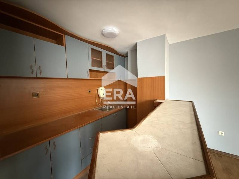 Двустаен, ремонтиран, тухлен апартамент за продажба, с голяма дневна,