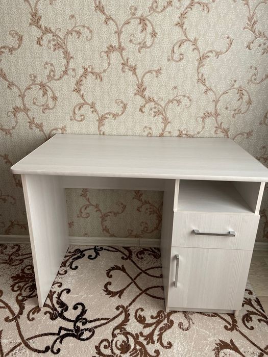 Продам стол письменный