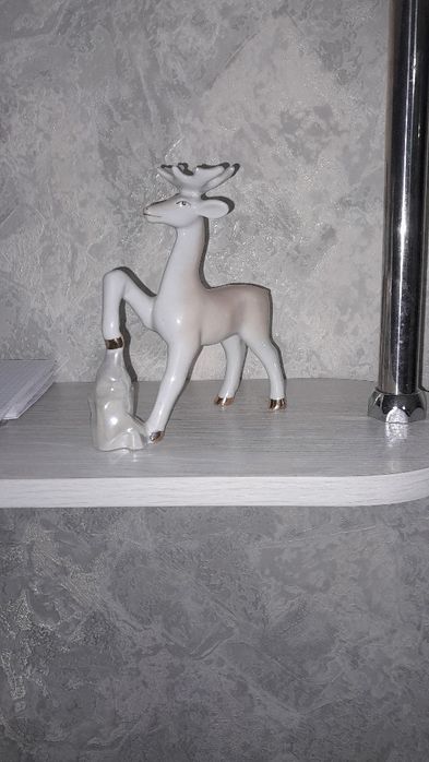 Фарфоровая статуэтка Олень серебряное копытце.