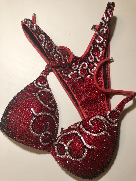 costum body fitness ,woman phisique concurs posing bodybuilding