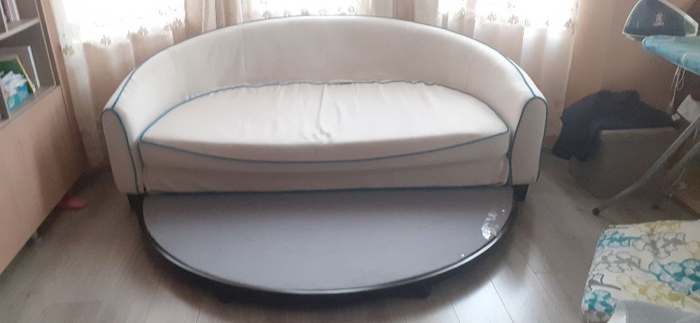 De vânzare, canapea semirotunda extensibila