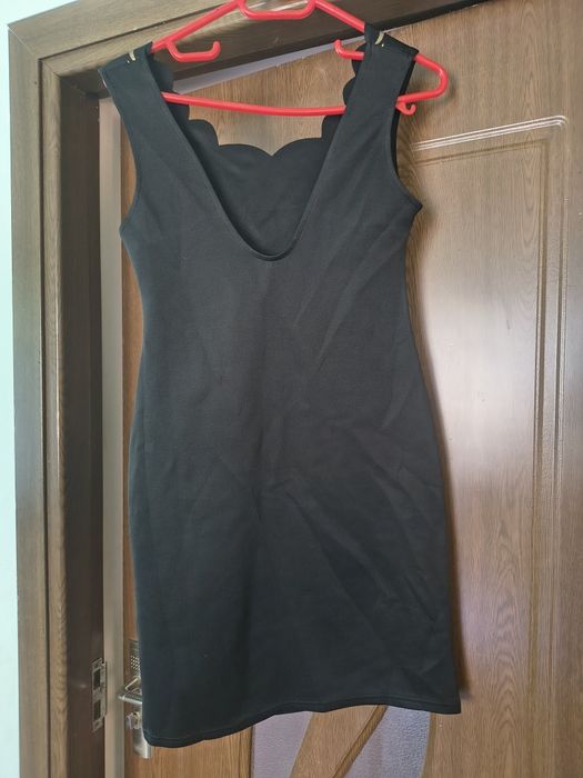 Vând rochie,dama culoare neagra