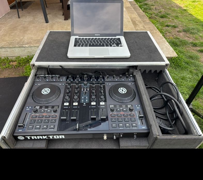De vânzare consola Traktor S4 MK1