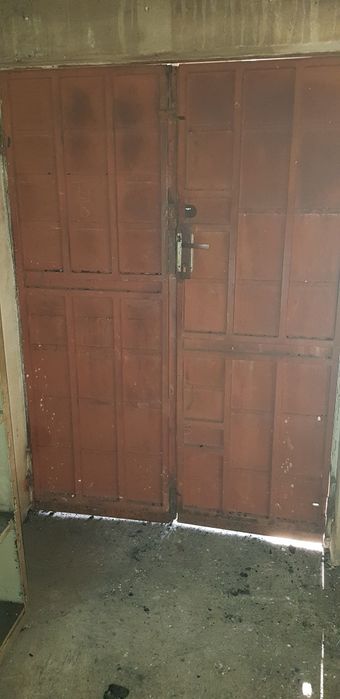 Poarta usa dubla metalica 208x148 + fereastra cu gratii 206x150