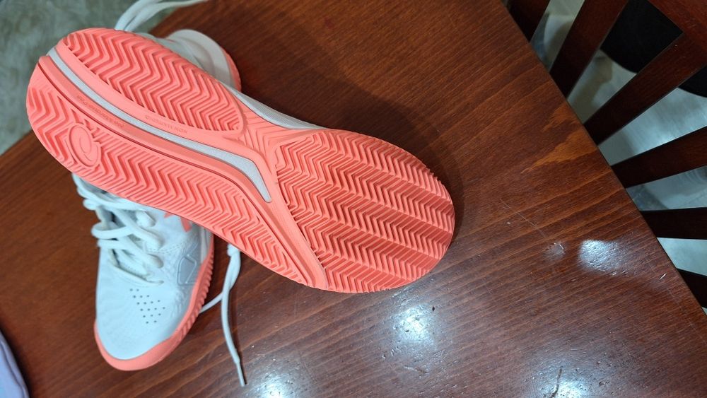 Маратонки Asics в перфектно състояние