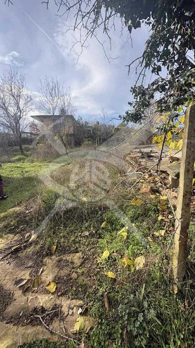 Парцел с двуетажна постройка в м-т Прибой- 96064