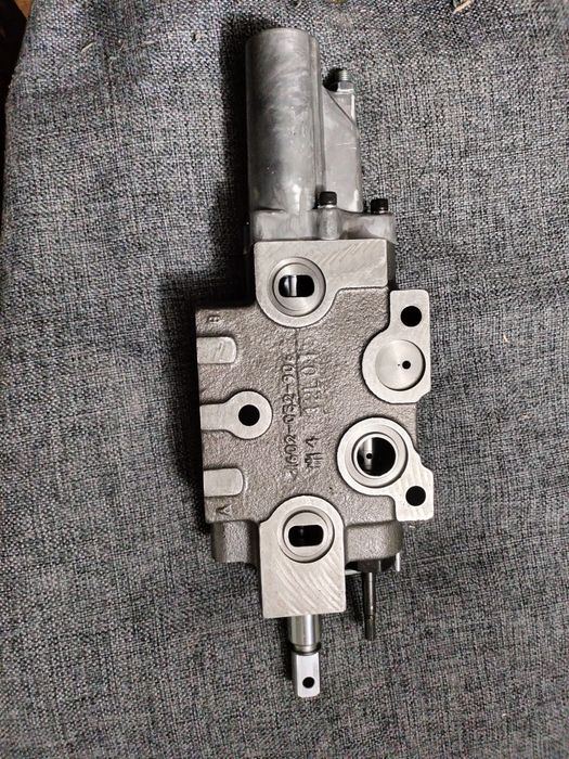 Продам гидрораспределитель на трактор Buhler