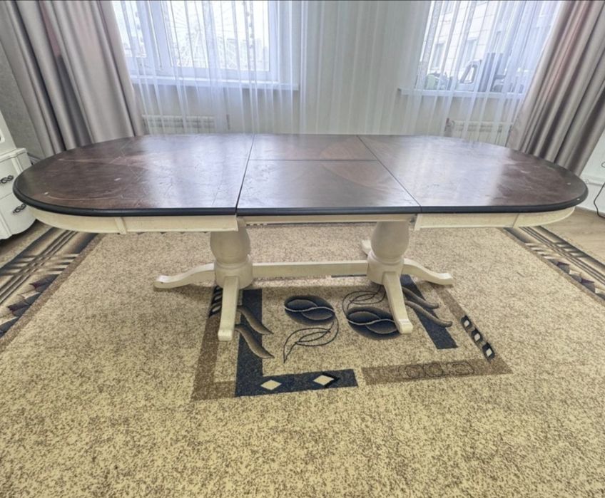 Продам стол гостийный