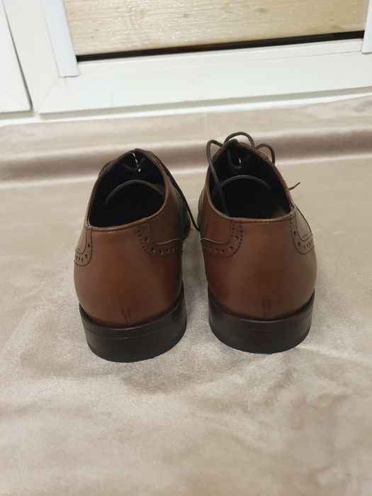 Pantofi din piele