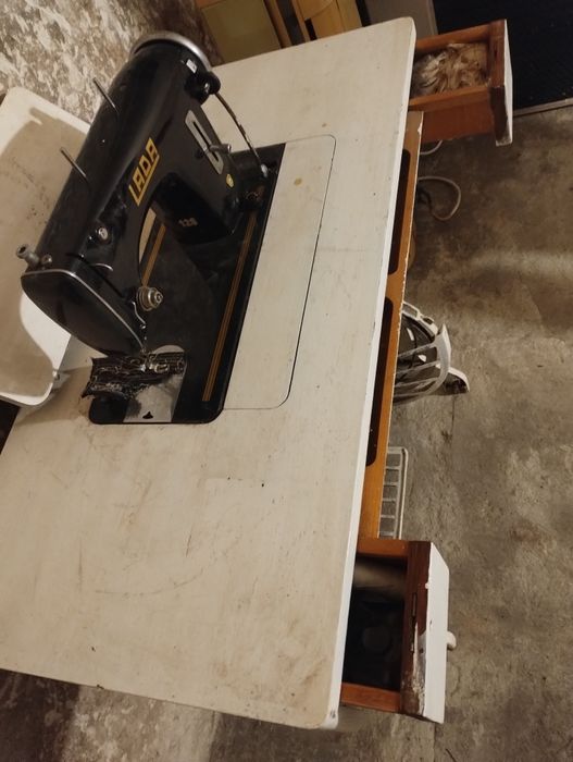 Шевна Машина LADA