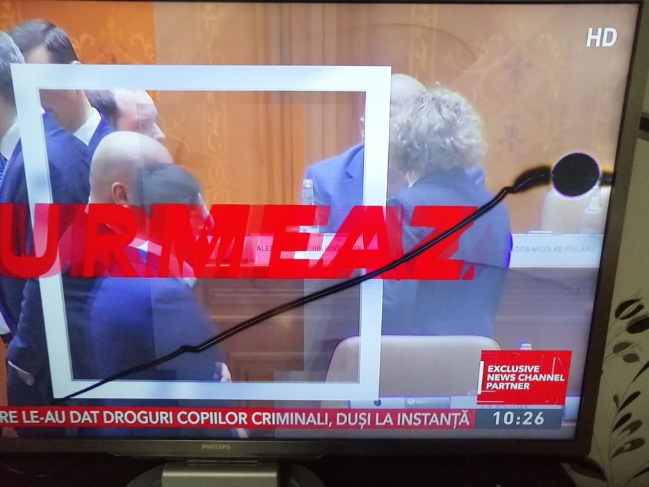 Televizor smart philips 46 inci, ecran fisurat