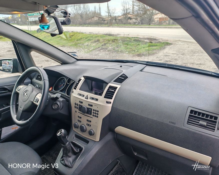 Opel Zafira B ..
