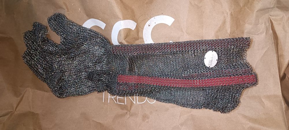 De vânzare trusa de cuțite,sort și mănușă de zale