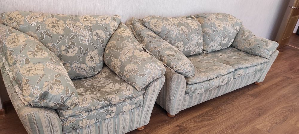 Мягкий уголок состоит из трёх предметов