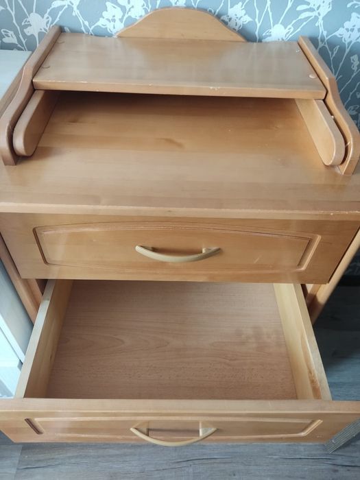 Пелинальный столик-комод