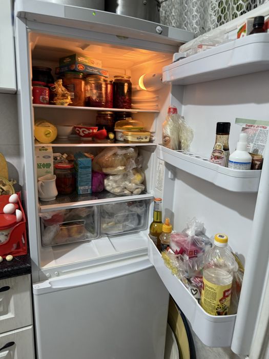 Продаю холодильник Indesit
