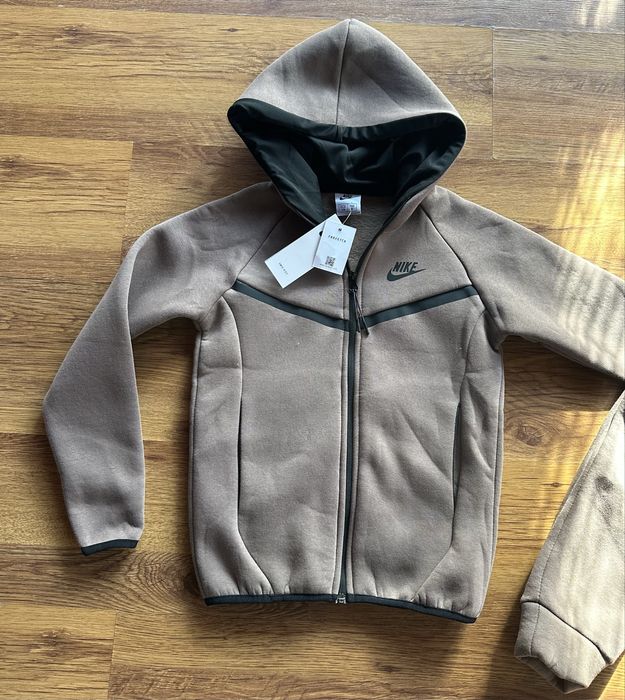 Детски,ватиран екип Nike в кафяво