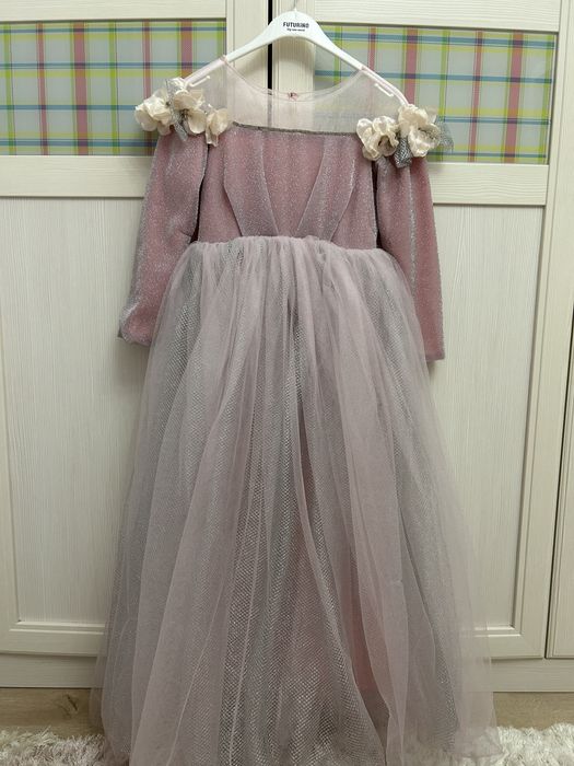 Нарядное платье 6-8 лет