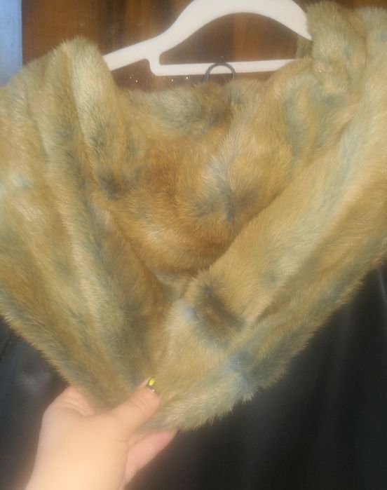 Geacă din piele naturală si blană de nurca, cu gluga