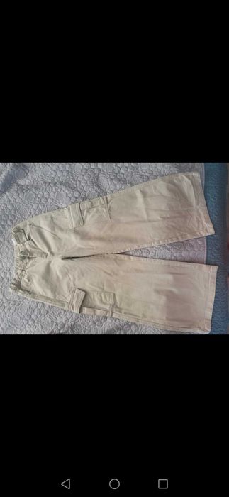 Pantaloni largi pe picior, cu buzunare