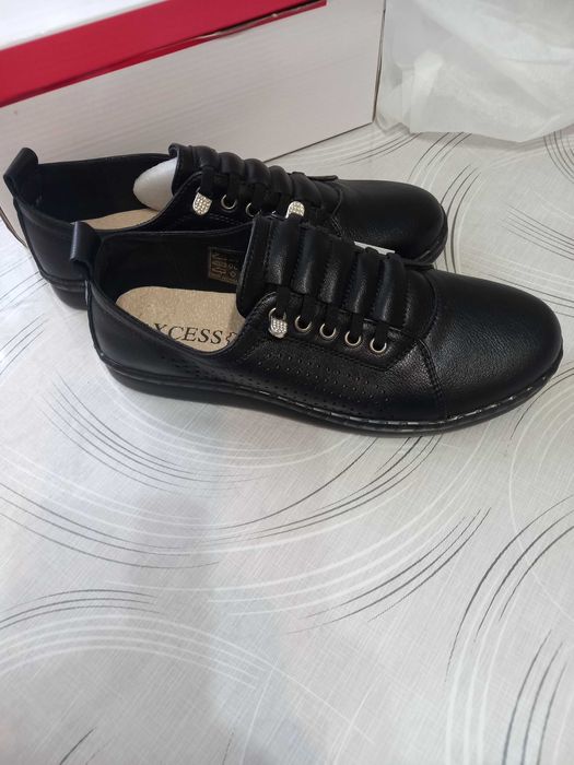 Дамски равни обувки